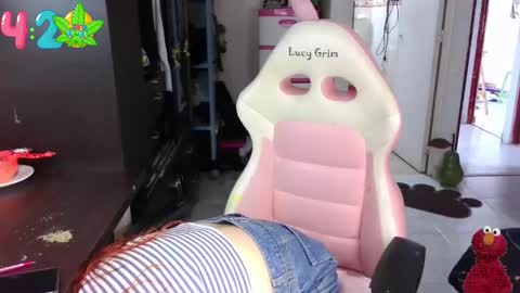 111lucygrim111 online show from December 30, 7:32 pm