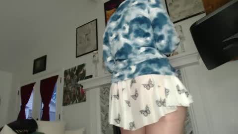 Aurora Willows online show from February 14, 1:18 pm