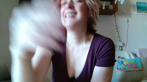 12ennie online show from April 20, 7:44 am