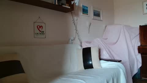 12ennie online show from March 12, 9:01 am