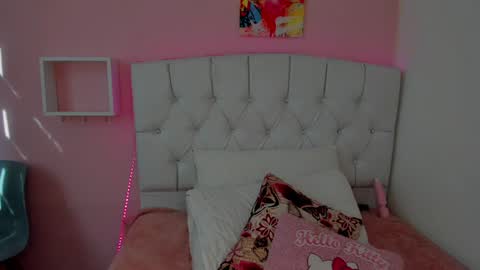 Snapshot of 18candy chatting on December 12, 8:53 pm 18candy online show from December 12, 8:53 pm