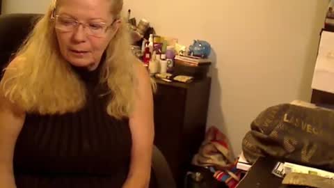 Snapshot of 1xtrahornyone chatting on February 1, 2:47 am Susan online show from February 1, 2:47 am