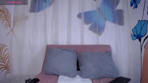 Snapshot of 22emma_ chatting on December 3, 2:34 am EMMA online show from December 3, 2:34 am