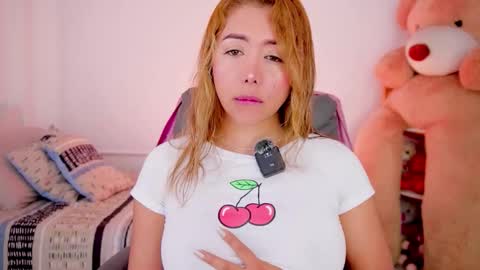 independent model online show from January 11, 8:41 am