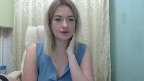 Snapshot of 3sweetcandy3 chatting on December 6, 11:35 pm 3sweetcandy3 online show from December 6, 11:35 pm