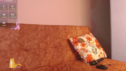 Snapshot of 420viol3ta_ chatting on February 16, 6:43 am Violeta online show from February 16, 6:43 am