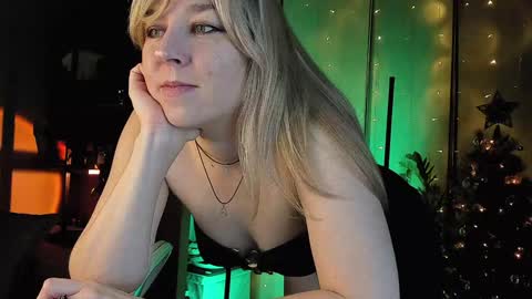 Snapshot of 5_in_one chatting on December 24, 4:22 am Sunshine online show from December 24, 4:22 am