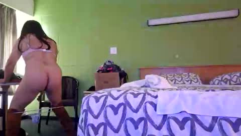 69warmsummer69 online show from October 18, 3:59 pm