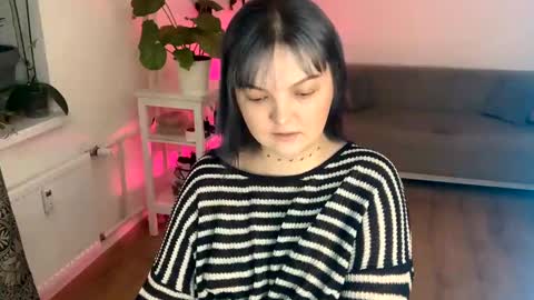 Snapshot of 80s_brat chatting on January 16, 5:01 pm Ivy online show from January 16, 5:01 pm