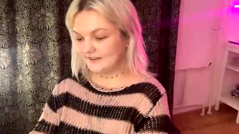 Snapshot of 80s_brat chatting on January 10, 5:05 am Ivy online show from January 10, 5:05 am
