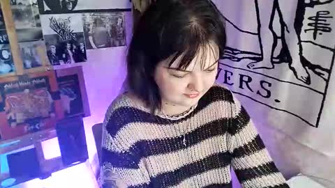 Snapshot of 80s_brat chatting on October 2, 4:28 am Ivy online show from October 2, 4:28 am