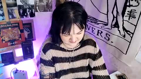 Snapshot of 80s_brat chatting on October 5, 2:38 am Ivy online show from October 5, 2:38 am