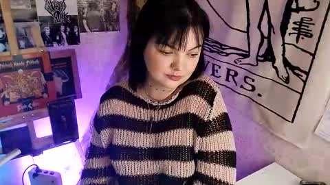 Snapshot of 80s_brat chatting on October 4, 2:28 am Ivy online show from October 4, 2:28 am