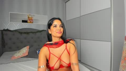 Adelle online show from December 21, 1:42 pm