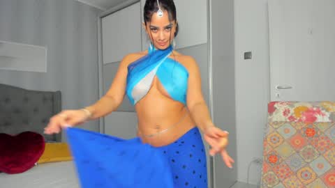 Adelle online show from January 25, 1:25 pm