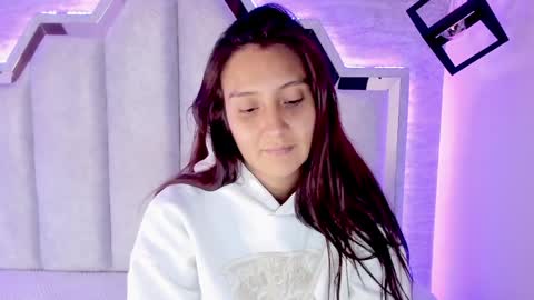 Snapshot of _alaia_collway_ chatting on February 7, 11:45 am Alaia online show from February 7, 11:45 am