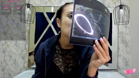 Snapshot of _alaia_collway_ chatting on December 5, 11:49 am Alaia online show from December 5, 11:49 am