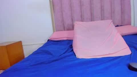 Snapshot of _aniisha_ chatting on February 8, 7:16 pm Any online show from February 8, 7:16 pm