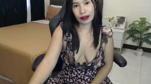 Snapshot of _ashley27 chatting on December 22, 1:33 am Angie online show from December 22, 1:33 am