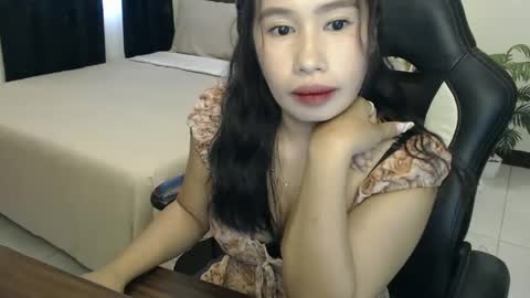 Snapshot of _ashley27 chatting on February 13, 7:13 am Angie online show from February 13, 7:13 am