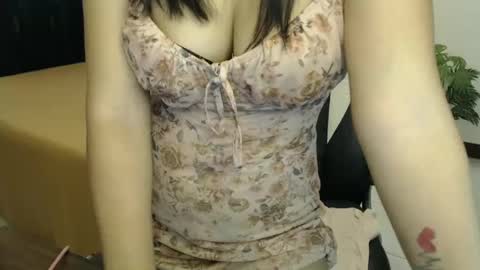 Snapshot of _ashley27 chatting on January 13, 3:56 am Angie online show from January 13, 3:56 am