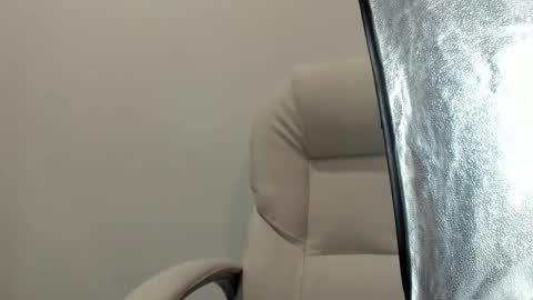 Aura online show from October 27, 3:24 am