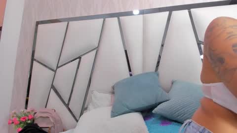 Aura online show from March 23, 3:12 am