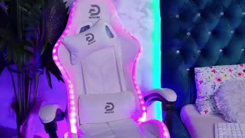  AzzaLee  online show from July 27, 5:59 am