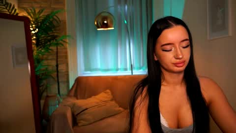 Pearl online show from April 21, 4:36 pm