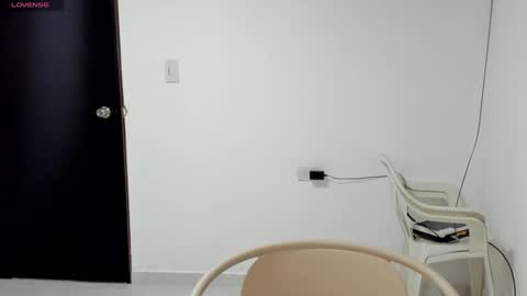 Snapshot of _blairwest_ chatting on September 26, 8:39 pm _blairwest_ online show from September 26, 8:39 pm