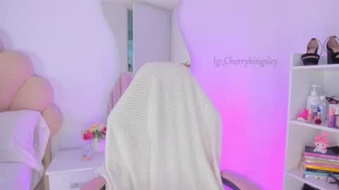 Cherrykingsley online show from June 13, 6:33 am