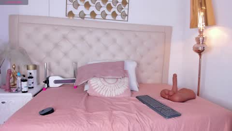 Chloe  online show from January 21, 11:35 am