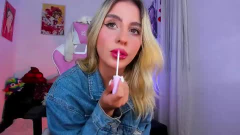 Snapshot of _cloe_1 chatting on September 24, 5:28 am Chloe online show from September 24, 5:28 am