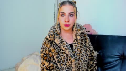 Snapshot of _cloe_1 chatting on December 14, 4:12 am Chloe online show from December 14, 4:12 am