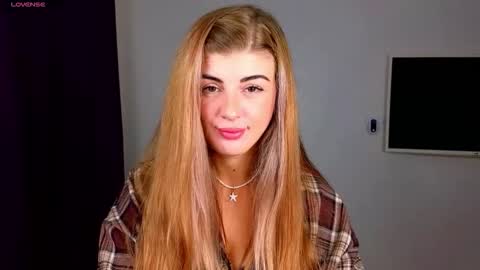 Snapshot of _comefeelme_ chatting on October 18, 3:53 am D online show from October 18, 3:53 am