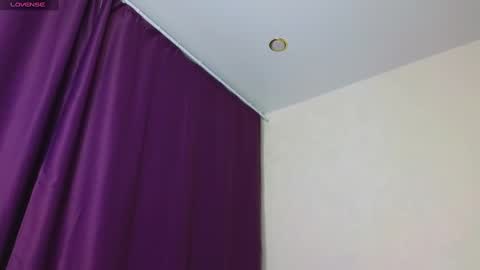 Snapshot of _comefeelme_ chatting on February 15, 3:50 pm D online show from February 15, 3:50 pm