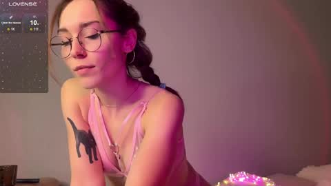 Snapshot of _cream_soda_ chatting on December 2, 4:07 pm Malina online show from December 2, 4:07 pm