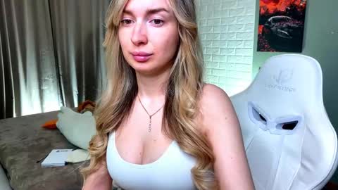 _crystal_moon_1 online show from March 26, 12:46 am