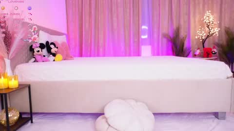 Just Dia online show from April 14, 6:52 pm