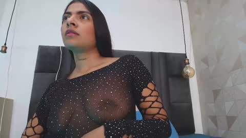 Snapshot of _diionne chatting on October 2, 7:19 pm Dione online show from October 2, 7:19 pm