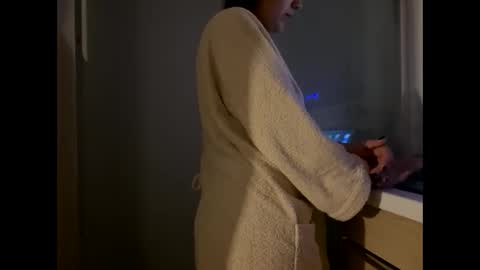 Snapshot of _elena_barra chatting on March 4, 12:18 am elena barra online show from March 4, 12:18 am