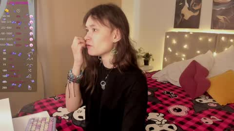 _emily__strike_ online show from April 1, 2:12 am