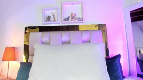 Snapshot of _emily_r chatting on September 9, 1:33 pm Isabella online show from September 9, 1:33 pm
