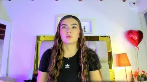 Snapshot of _emily_r chatting on February 19, 12:22 pm Isabella online show from February 19, 12:22 pm