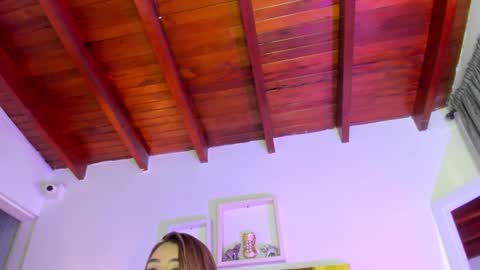 Snapshot of _emily_r chatting on January 10, 12:04 pm Isabella online show from January 10, 12:04 pm