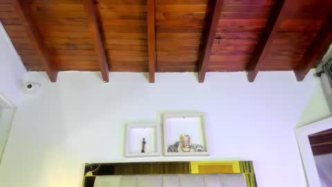 Snapshot of _emily_r chatting on February 13, 12:11 pm Isabella online show from February 13, 12:11 pm