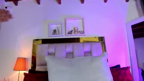 Snapshot of _emily_r chatting on September 25, 12:04 pm Isabella online show from September 25, 12:04 pm