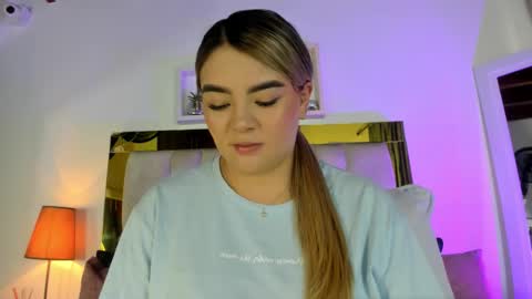 Snapshot of _emily_r chatting on October 6, 12:00 pm Isabella online show from October 6, 12:00 pm