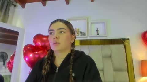 Snapshot of _emily_r chatting on February 17, 1:00 pm Isabella online show from February 17, 1:00 pm