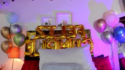 Snapshot of _emily_r chatting on September 16, 12:13 pm Isabella online show from September 16, 12:13 pm